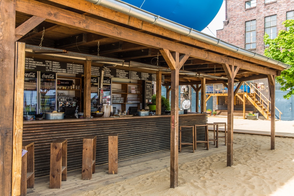 Badeschiff-bar-berlin-3