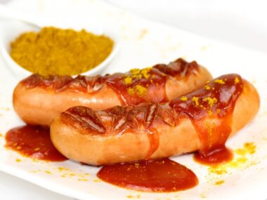 currywurst-berlin-klobasa-se-zlatem