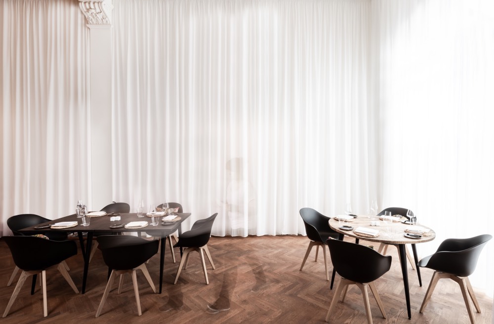 theNOname_Fotos von White Kno-name-berlin-restaurace-fine-dinning-interieritchen_Interior 2_Fotor