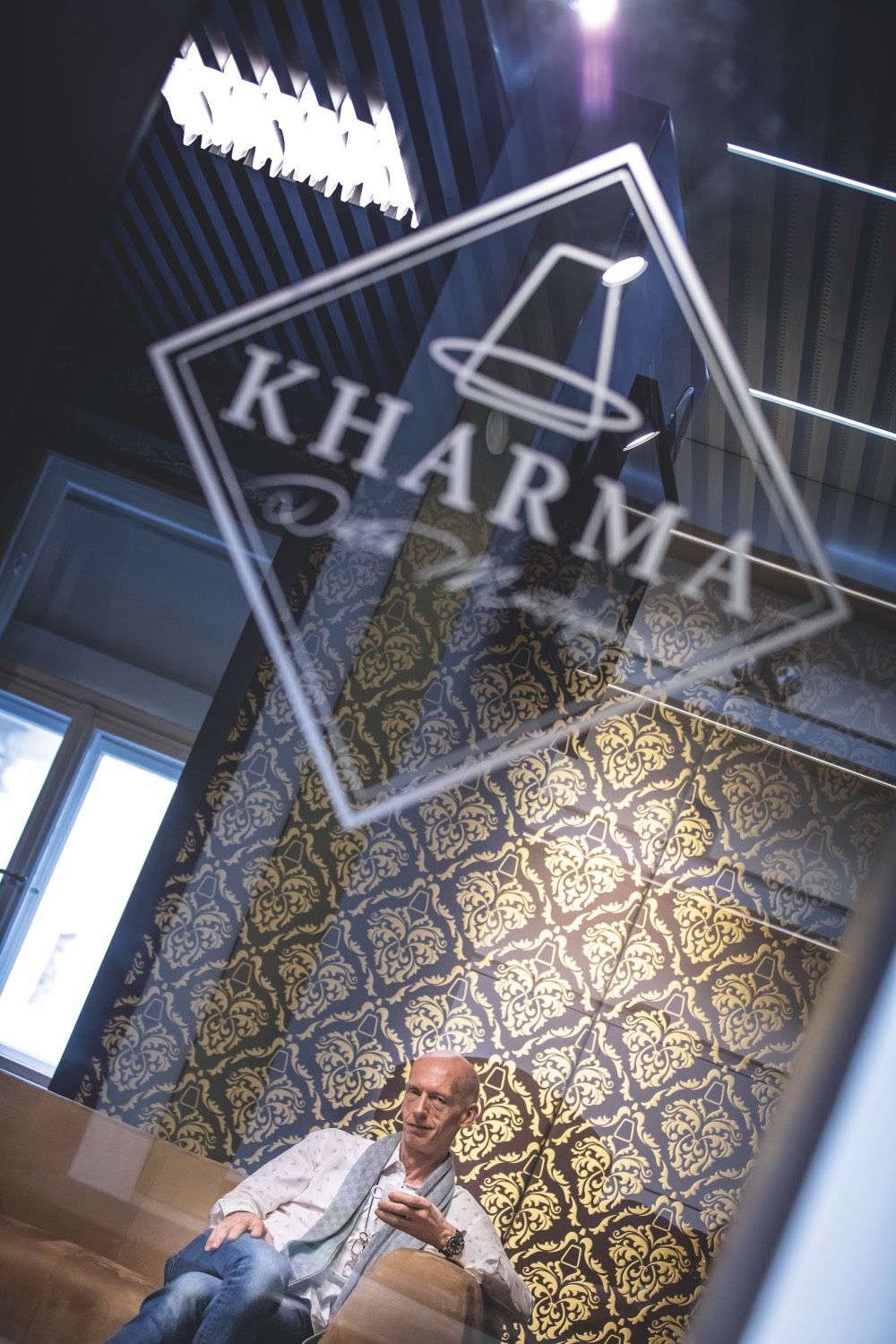 Charles-Van-Oosterum-kharma-showroom-rozhovor