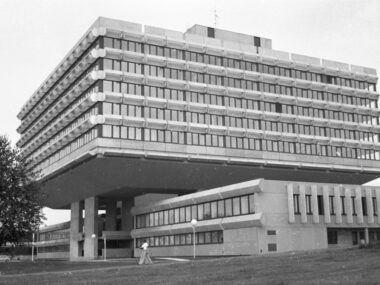 koospol-praha-brutalismus-ceske-centrum-berlin