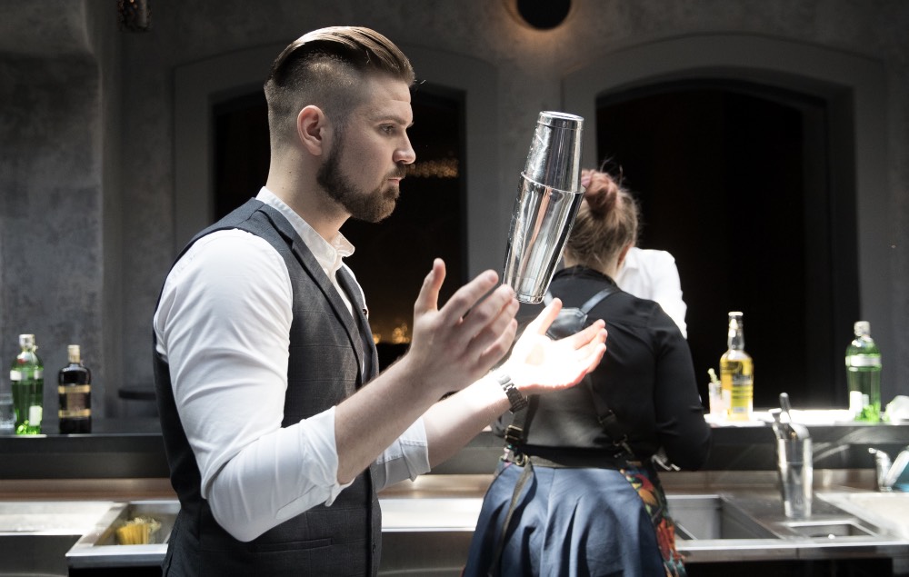 wold-class-coctail-week-barman