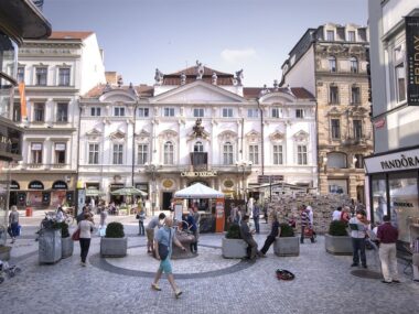 Fasáda Paláce Savarin v Praze