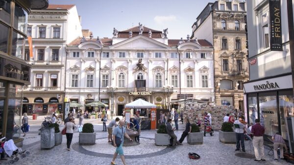 Fasáda Paláce Savarin v Praze