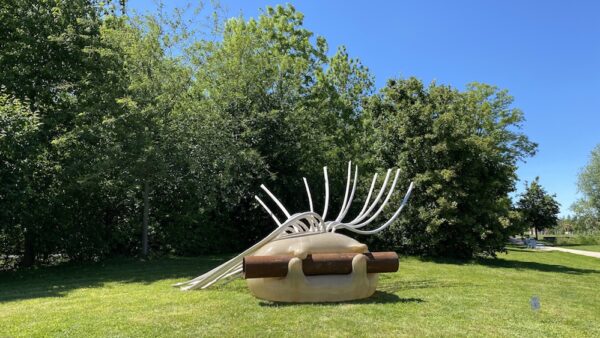 Socha v Dolních Břežanech