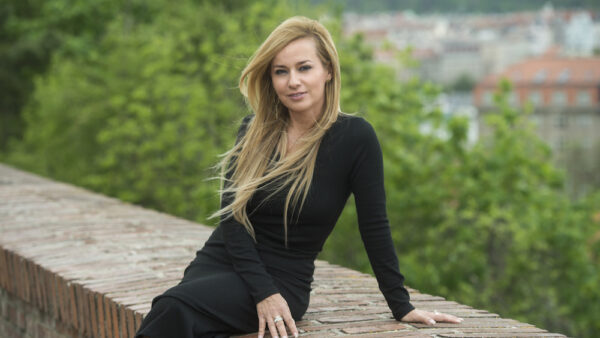 Olga Landová, benzina