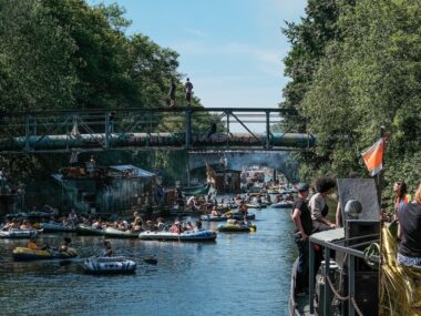Berlínská demobstrace na vodě