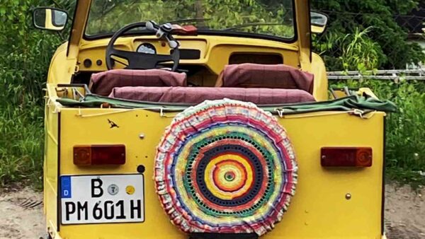 Žluté hippie auto