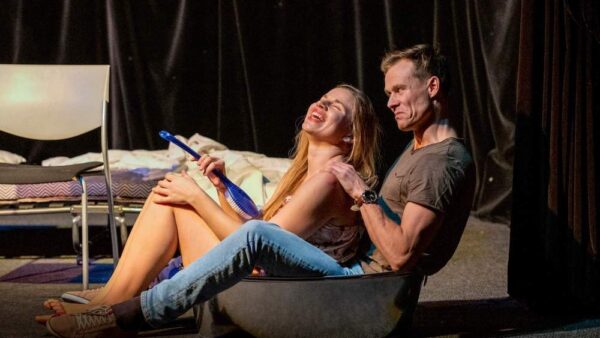 Divadelní scéna představení